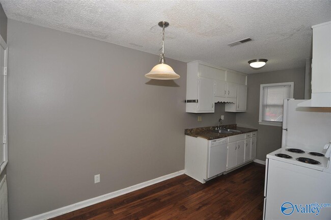 3911 Talwell Dr SW in Huntsville, AL - Building Photo - Building Photo