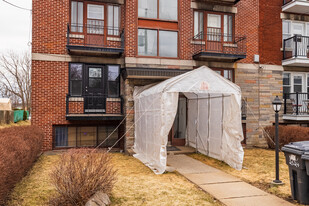 2524 Des Carrières St in Montréal, QC - Building Photo