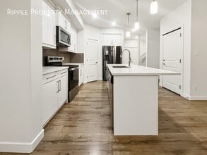 7257 Chivers Pl SW in Edmonton, AB - Building Photo - Building Photo