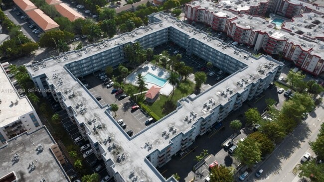 1655 W 44th Pl in Hialeah, FL - Building Photo - Building Photo