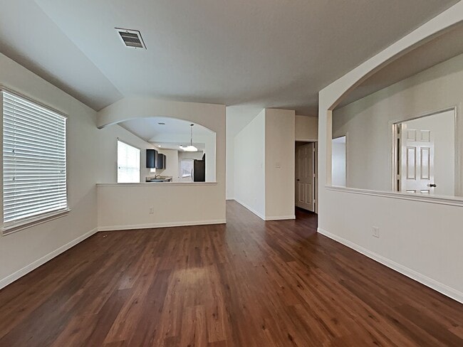 2415 Hiacintas Way in Houston, TX - Foto de edificio - Building Photo