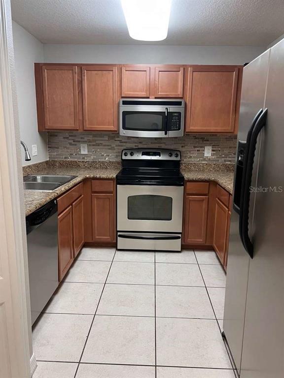 12960 Trade Port Pl in Riverview, FL - Building Photo - Building Photo