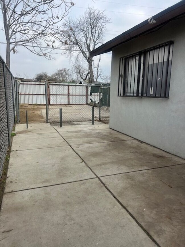 414 Villa St in Bakersfield, CA - Building Photo - Building Photo