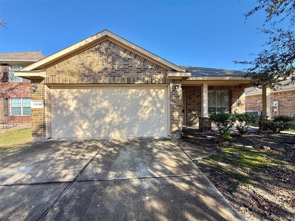24210 Silversmith Ln in Katy, TX - Building Photo