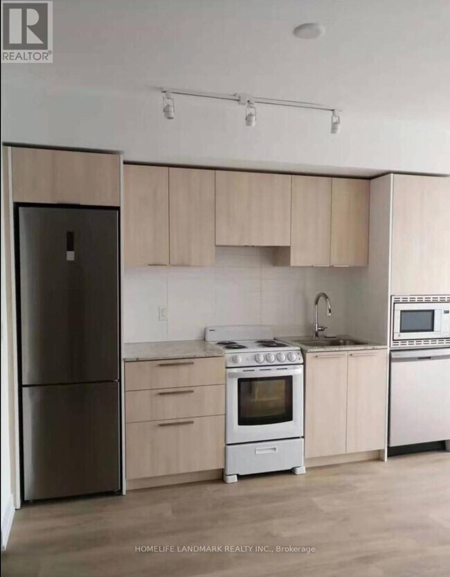 property at 501-3501 Yonge St