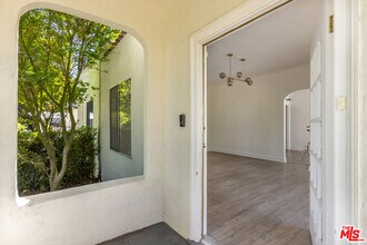 1553 N Stanley Ave in Los Angeles, CA - Building Photo - Building Photo