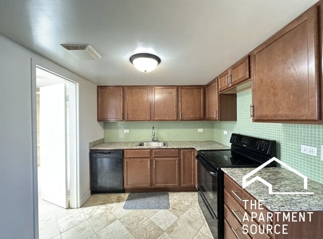 7630 N Milwaukee Ave in Niles, IL - Building Photo - Building Photo