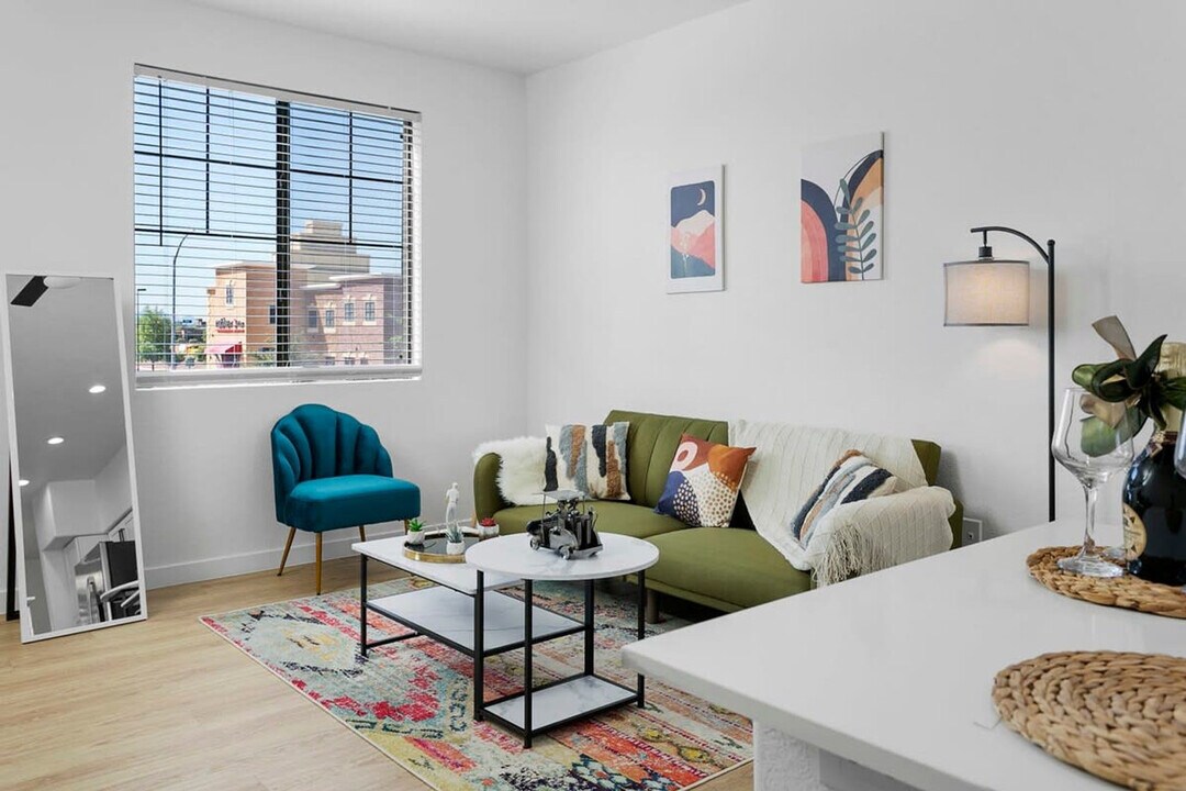 9450 W Cabela Dr in Glendale, AZ - Foto de edificio