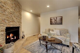 430 E Country Club Blvd, Unit Building 1-2323 in Big Bear, CA - Foto de edificio - Building Photo