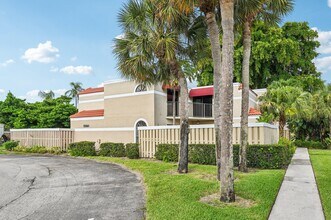4075 Village Dr in Delray Beach, FL - Building Photo - Building Photo