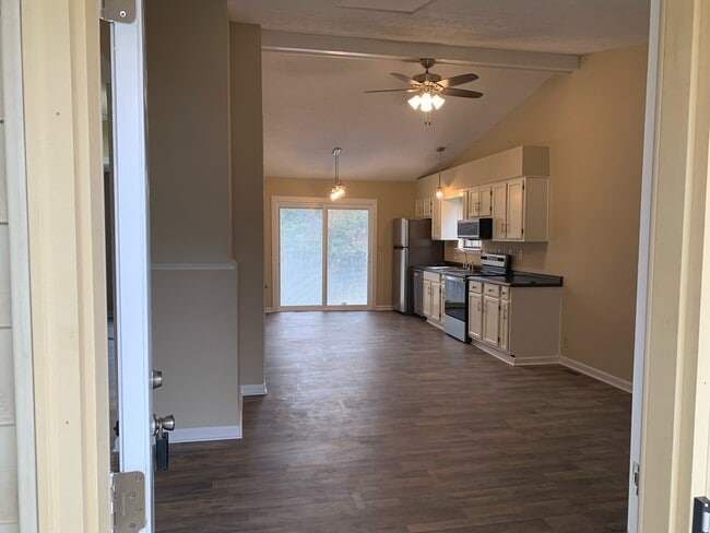 3746 Chamberlain Ct in Louisville, KY - Foto de edificio - Building Photo