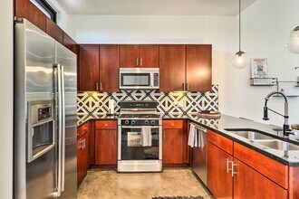 2525 S Lamar Blvd in Austin, TX - Building Photo - Building Photo