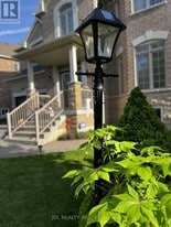 936 Goring Cir in Newmarket, ON - Building Photo