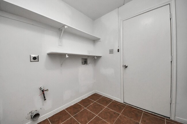 property at 2102 Rolling Glen Dr