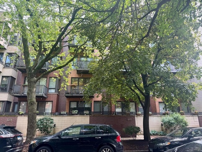 property at 2255 W Wabansia Ave
