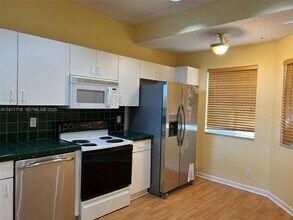 15851 SW 10th St in Pembroke Pines, FL - Building Photo - Building Photo