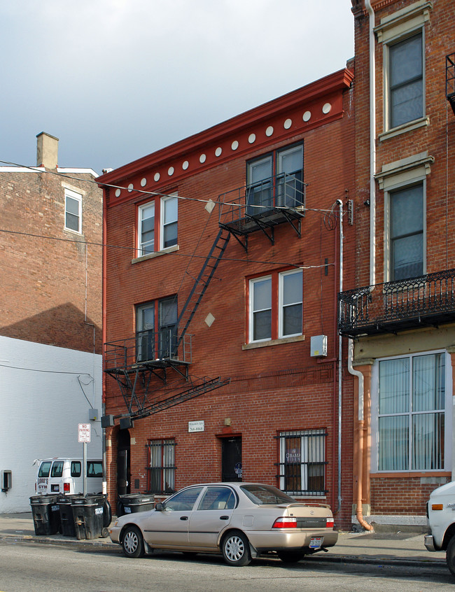 68 E McMicken Ave in Cincinnati, OH - Building Photo - Building Photo