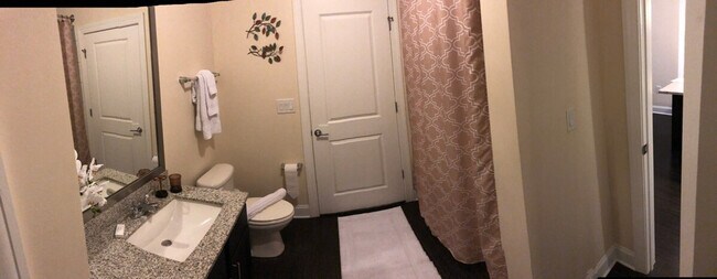 5720 Carnegie Blvd in Charlotte, NC - Foto de edificio - Building Photo