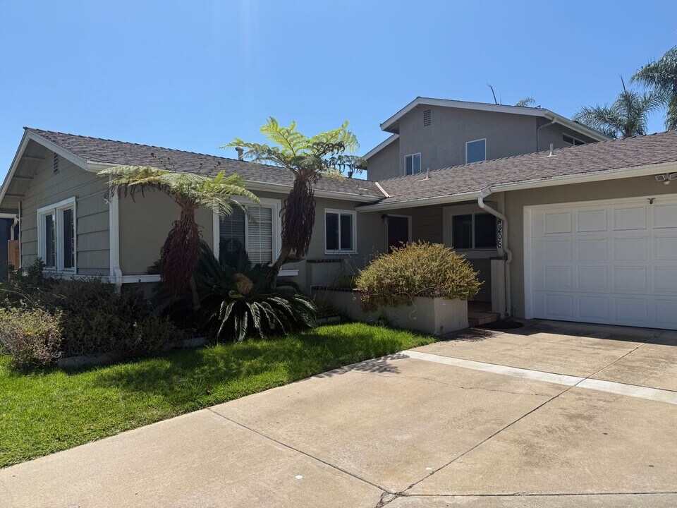 4208 Quapaw Ave in San Diego, CA - Foto de edificio