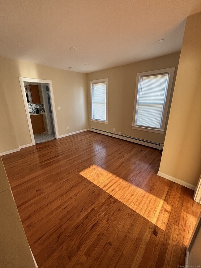 144 Cowles St in Bridgeport, CT - Building Photo - Building Photo