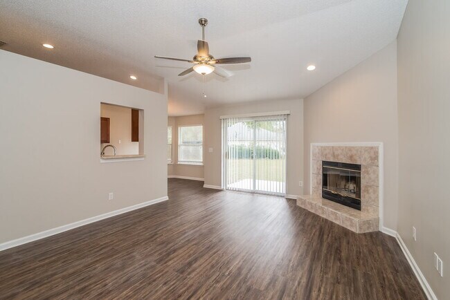 7955 Ortega Bluff Pkwy in Jacksonville, FL - Building Photo - Building Photo