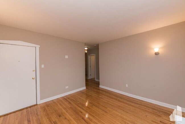 6647 N Greenview Ave in Chicago, IL - Building Photo - Building Photo