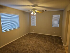 1186 Claire Rose Ave in Las Vegas, NV - Building Photo - Building Photo