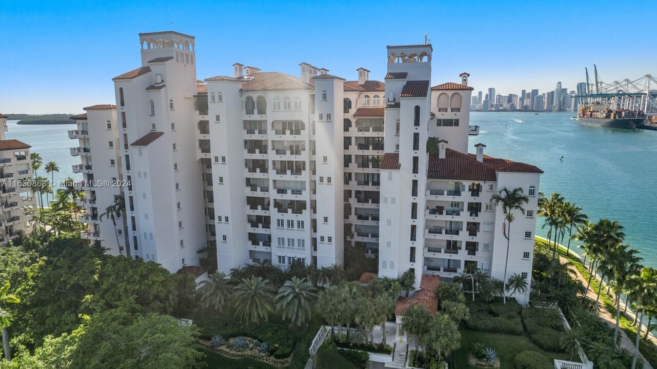 5365 Fisher Island Dr, Unit 5365 in Miami Beach, FL - Building Photo