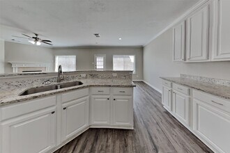 13007 Bretford Ct in Houston, TX - Building Photo - Building Photo