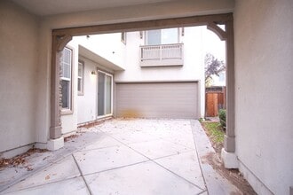 120 McDermott Ave in Tracy, CA - Building Photo - Building Photo