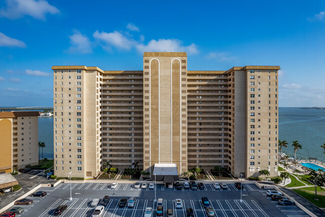 Essex House in St. Petersburg, FL - Building Photo - Building Photo