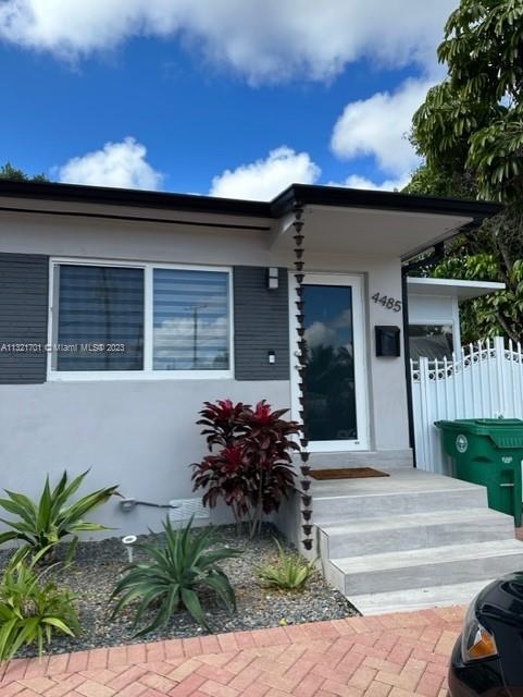 4485 SW 7th St-Unit -4487 in Coral Gables, FL - Building Photo - Building Photo