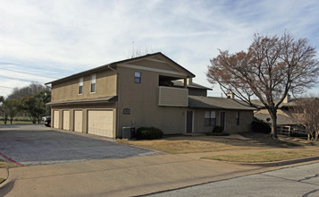 Cedar Ridge Townhomes in Arlington, TX - Building Photo - Building Photo