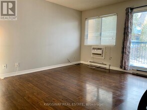 95 Trailwood Dr in Mississauga, ON - Building Photo - Building Photo