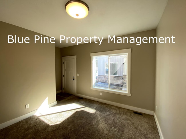 690 S Saturn Ave in Idaho Falls, ID - Building Photo - Building Photo