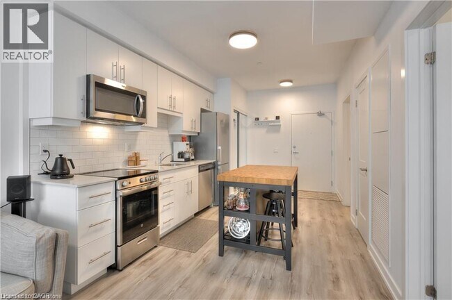 243 Northfield Dr E in Waterloo, ON - Building Photo - Building Photo