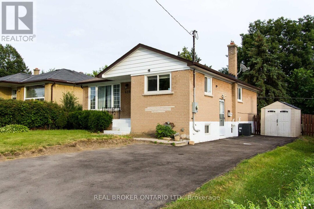 659 Shakespeare Ave in Oshawa, ON - Building Photo