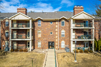 Ashington Park Condominiums in West Des Moines, IA - Building Photo - Building Photo