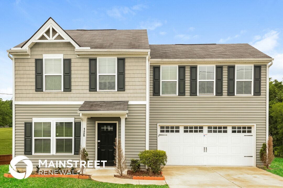 126 Moshe Yaalon Dr in La Vergne, TN - Building Photo
