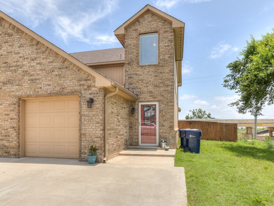 3700 Catamaran Dr in Yukon, OK - Building Photo