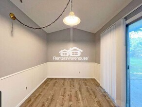 32 Woodpecker Ridge Rd in Excelsior, MN - Building Photo - Building Photo