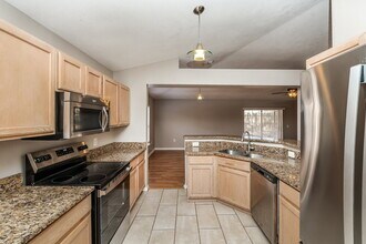 1106 Soaring Osprey Way in Valrico, FL - Building Photo - Building Photo