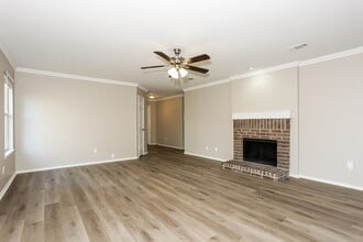 10321 Fossil Valley Dr in Fort Worth, TX - Foto de edificio - Building Photo