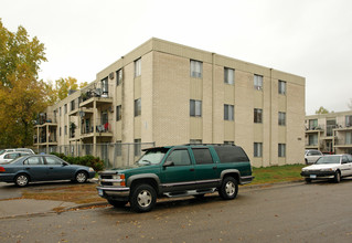 1851 Magnolia Ave in St. Paul, MN - Foto de edificio - Building Photo