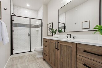 Alpine Crossing Townhomes in Longmont, CO - Foto de edificio - Building Photo