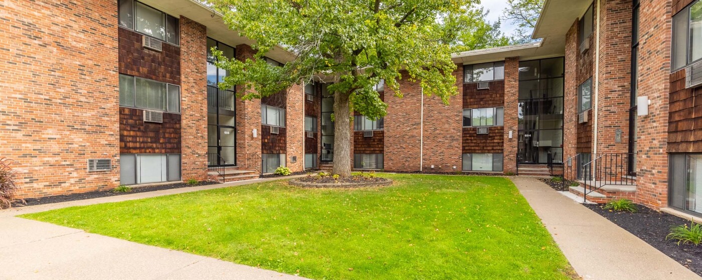 Parklawn Apartments in Rochester, NY - Foto de edificio