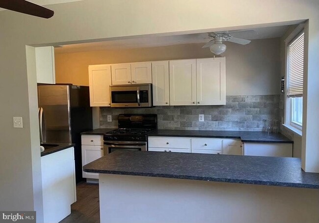 property at 825 E 16th St