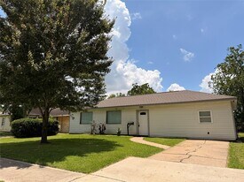 216 Bearle St in Pasadena, TX - Building Photo