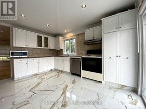 16605 Jane St in King City, ON - Building Photo - Building Photo