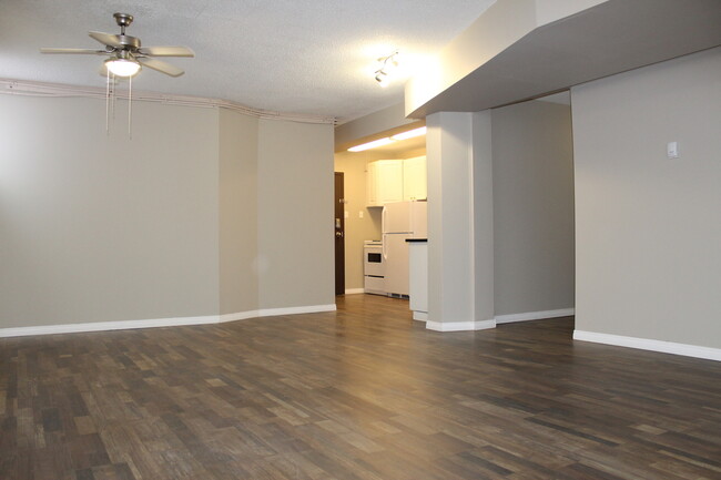 Hartford Apartments in Edmonton, AB - Building Photo - Building Photo